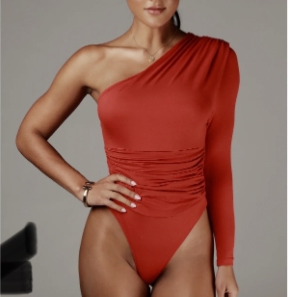 JLUXLABEL One-Shoulder Long-Sleeve Bodysuit in Rust